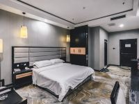 伊宁万怡精品酒店 - 高级大床房