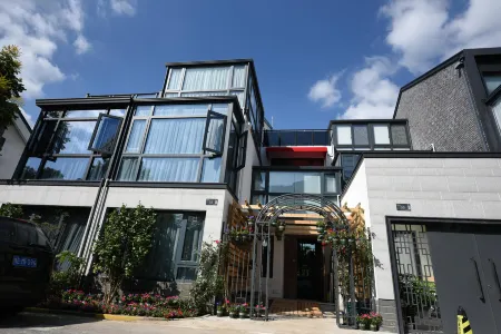 Shanghai Phoebe's holiday (Book & Bed) Отели рядом с достопримечательностью «Caibang Village»