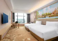Vienna International Hotel (Shicheng Qinjiang Park) Hotels near Shichengdong Railway Station