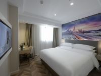 维也纳酒店(上海南京路步行街店) - 豪华大床房