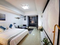 广州金色阳光国际公寓 - 现代轻奢巨幕大床房