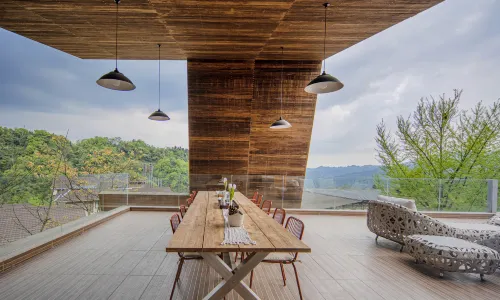 Persimmon Tree Homestay (Bifengxia Scenic Area)