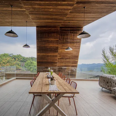 Persimmon Tree Homestay (Bifengxia Scenic Area) Hotels near Bifengxia Wildlife Park