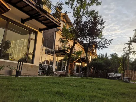 Mengli Homestay (Mianzhu Lanshan Chu) Отели в г. Мяньчжу