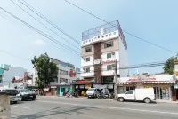 레드도어즈 @ CAA 로드 라스 피나스 Madonna Del Divino Amore Quasi Parish 주변 호텔