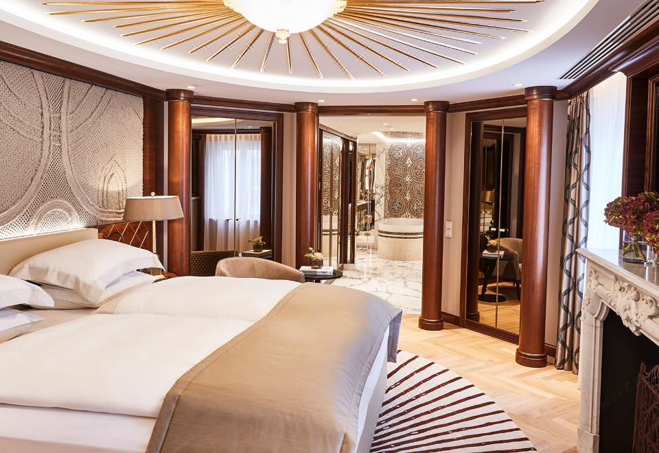 Hotel Vier Jahreszeiten Kempinski Munich의 수영장 또는 스파 사진