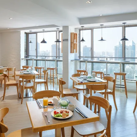 Kingtown Hotel Hongqiao Shanghai Отели рядом с достопримечательностью «Чаннин»