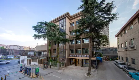 City Ant Hotel (Nanjing Wutang Square Metro Station) Отели рядом с достопримечательностью «Wumadu Cruise Terminal»