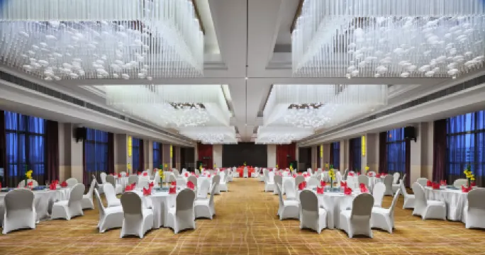 Beihai Hyatt Hotel (high-speed railway station store) Отели рядом с достопримечательностью «Haibin Park»