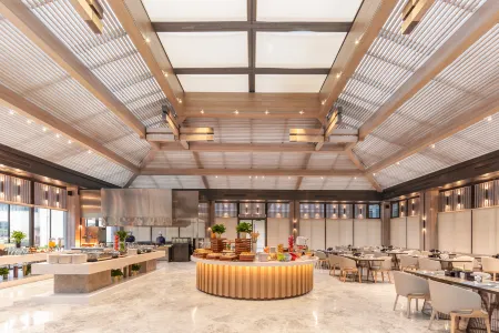 Maison New Century Hotel Fengyang Отели рядом с достопримечательностью «Anhui Science & Technology University (Donghua Road)»