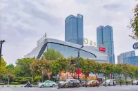 Luoyang Longmen Hotel (Baolong Plaza Longmen High-speed Rail Station Branch)