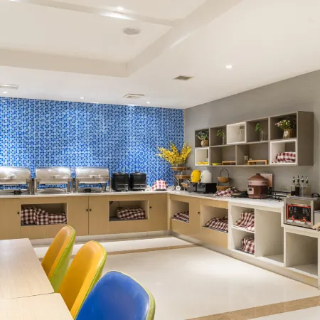 Starway Hotel (Xinyi Nanjing Road Yurun Plaza)
