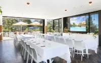 Bannisters Pavilion Mollymook Hotels in Mollymook Beach
