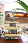Days Hotel Hainan Baoting - breakfast