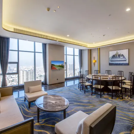 EAST LAKE HOLIDAY HOTEL