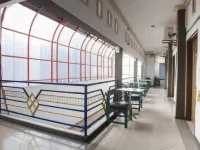 RedDoorz Syariah @ Santana Stasiun Kepanjen Hotel dekat Toko Parfum ,pak Munir