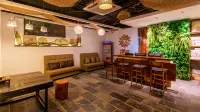 Floral Hotel· Pantaoshu Hotel(Yangshuo West Street Lijiang Branch)