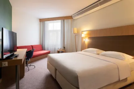 Cosmos Ekaterinburg Hotel (Космос Екатеринбургбывш. Park Inn by Radisson Ekaterinburg)