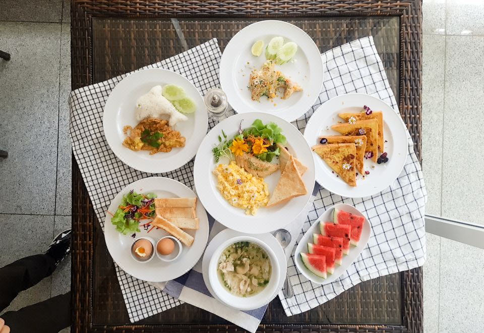 깐차나부리 호텔 예약 시기