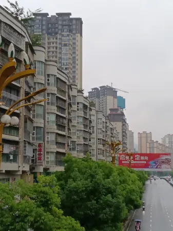 Wuchuan Yongfeng Apartment Отели в г. Вучуань