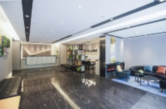 โรงแรมโฮมอินน์ (สถานีรถไฟความเร็วสูงลี่หยาง ว่านด้าพลาซ่า)