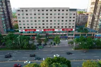 希岸·輕雅飯店（自貢華商國際城店） 自貢客運站附近的飯店