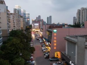 Vienna Hotel (Suzhou Gate of the Orient  Jinji Lake)