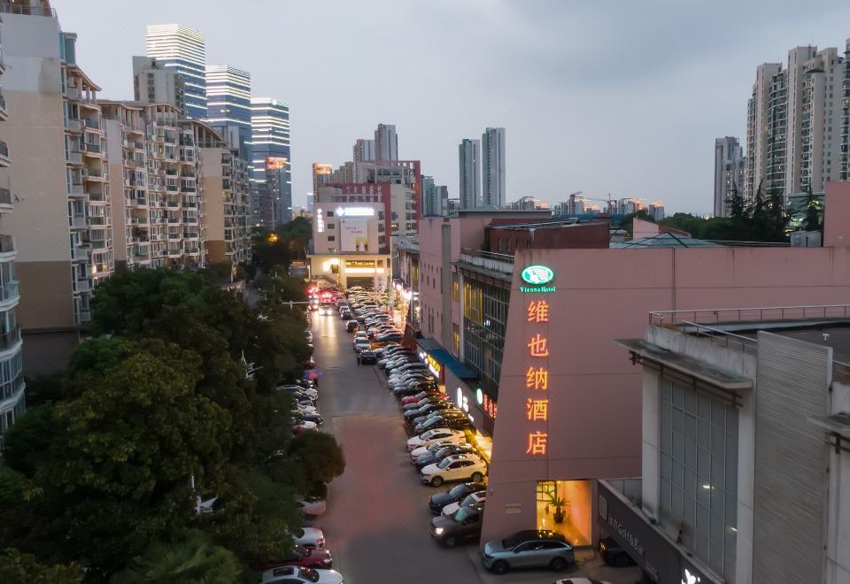 维也纳酒店（苏州东方之门金鸡湖店）外景图