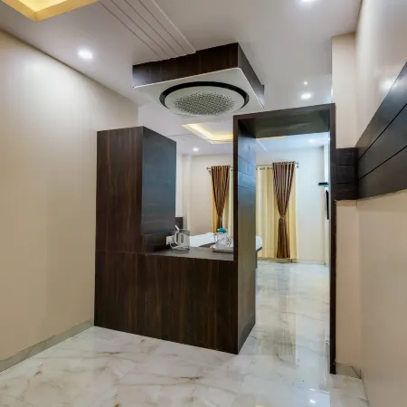 Hotel Aatithya Satkar Near Mahalaxmi Temple
