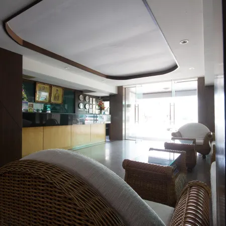 Khon Kaen Ruenrom Hotel Отели рядом с достопримечательностью «Площадь Fairy»