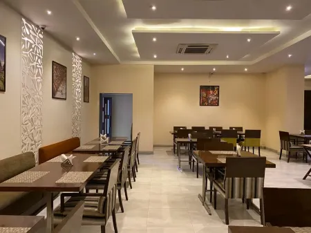 Le Roi Udaipur Отели рядом с достопримечательностью «Джагдиш Темпл»