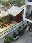 小河淌水客棧