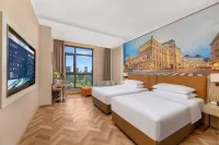 Vienna Hotel (Cangzhou·Huanghua People's Hospital New Campus Branch) - parking