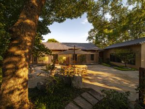 Ancient Mountain House · East Fence Inn