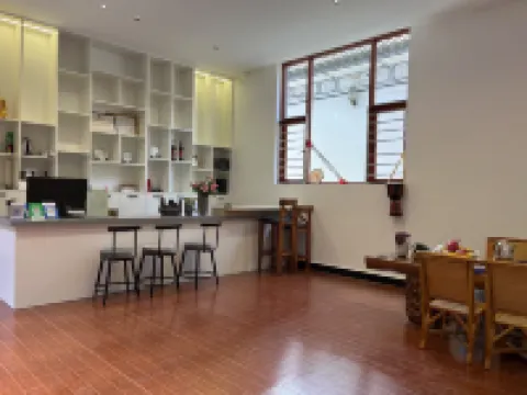 Jinbi Yayuan Hotel Hotels in Dali