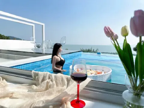 Deer  Panoramic View of Taihu Hot Spring Home Party Club فنادق في 