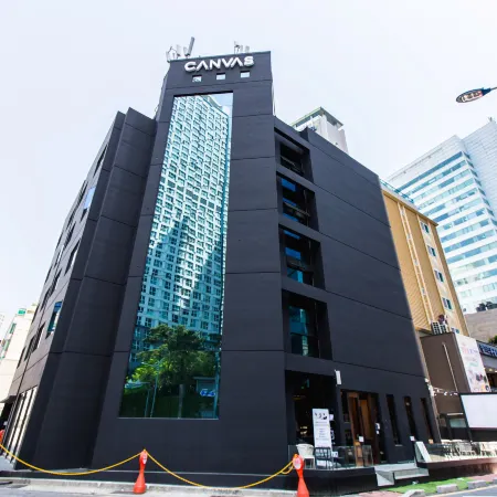 CANVAS HOSTEL BLACK
