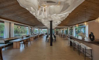 Mulin Riverside Hotel