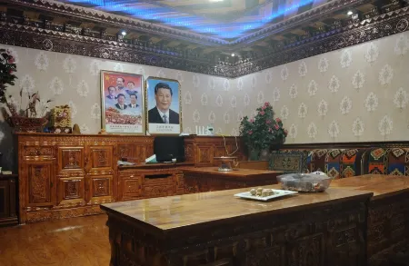 Lhozhag Baimalin Farmer Family Inn Отели в г. Луоцза