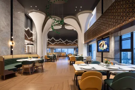 Xinyang Hampton by Hilton Hotel Отели рядом со станцией Xinyang East Railway Station