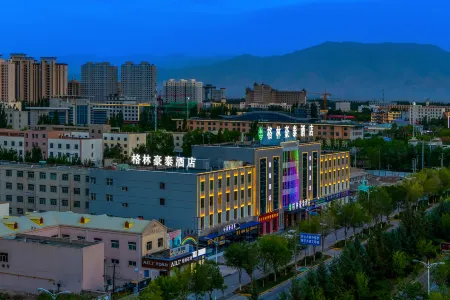 Golmud Fengjin Hotel (Salt Lake Plaza) Отели рядом с достопримечательностью «Kunlun Park»