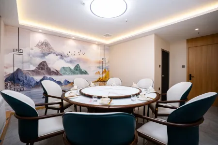 Xingyue Hotel (Chaihe Yueliang Xiaozhen)