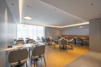 OKDAY Hotel (Royal Diwang Plaza, Lengshuitan, Yongzhou) - parking