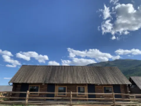 喀納斯湖湾庵プレミアム民宿 カナス川周辺のホテル