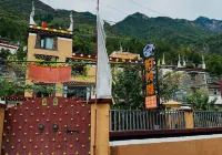 柏嶺雕民宿 Hotels near Huluhai Lake