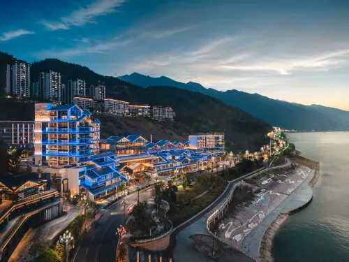 HUALUXE Chongqing Wushan Hotels in Wushan