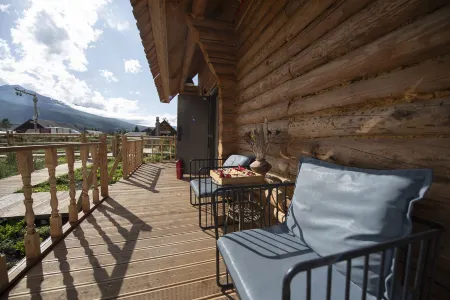 ZARAT · Mountain Cloud Designer Boutique Homestay (Kanas Old Village Branch) Отели рядом с достопримечательностью «Xinjiang Kanas National Geopark»