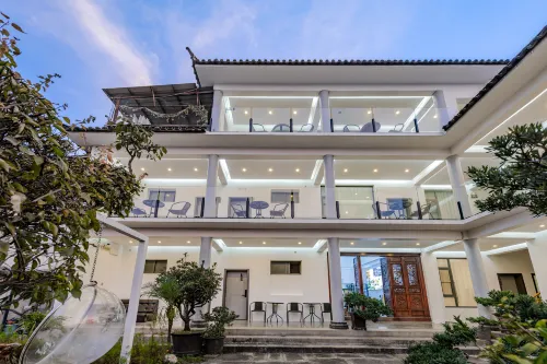 Dali Ancient City Canghai Wangyue Courtyard (Honglongjing)