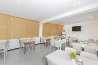 Ease Yue Hotel (Xuchang Golden Triangle Pangdonglai)