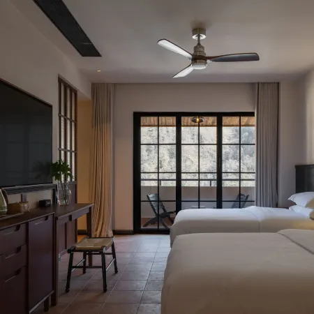 Shanchuan Suji Hot Spring Resort Hotel (Hailuogou Glacier Forest)